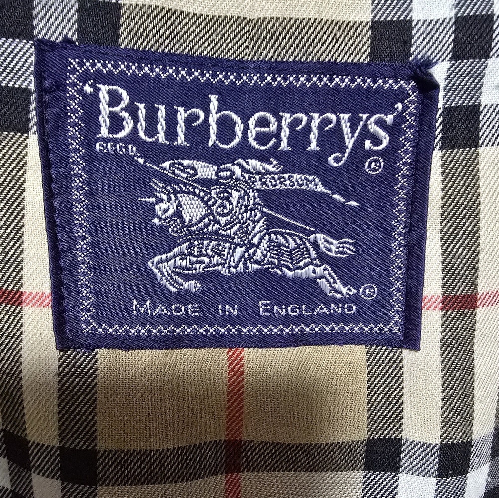 Vintage Burberry Classic Beige Trench Coat with Nova Check Lining - Picture 6 of 13